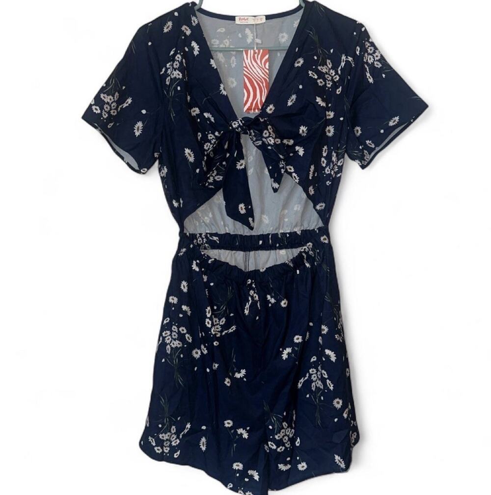 NWT Romwe Navy Floral Romper With Tie Detail And Elastic Waist. Size M